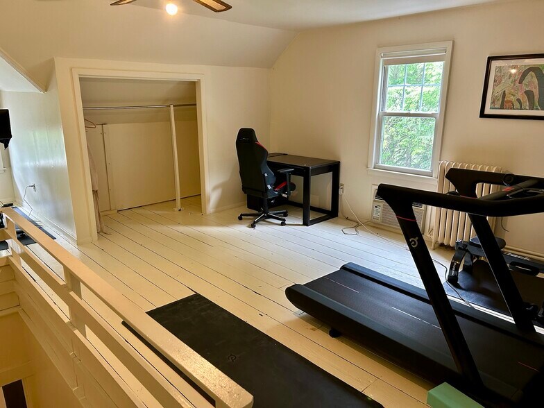 Building Photo - 21 Oak Rd