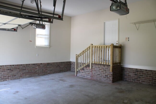 Building Photo - 4400 Dewfield Dr N