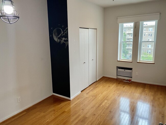 Building Photo - 1415 Chapin St NW