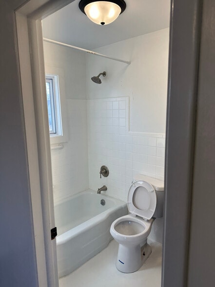 Building Photo - 4233 E 38th St