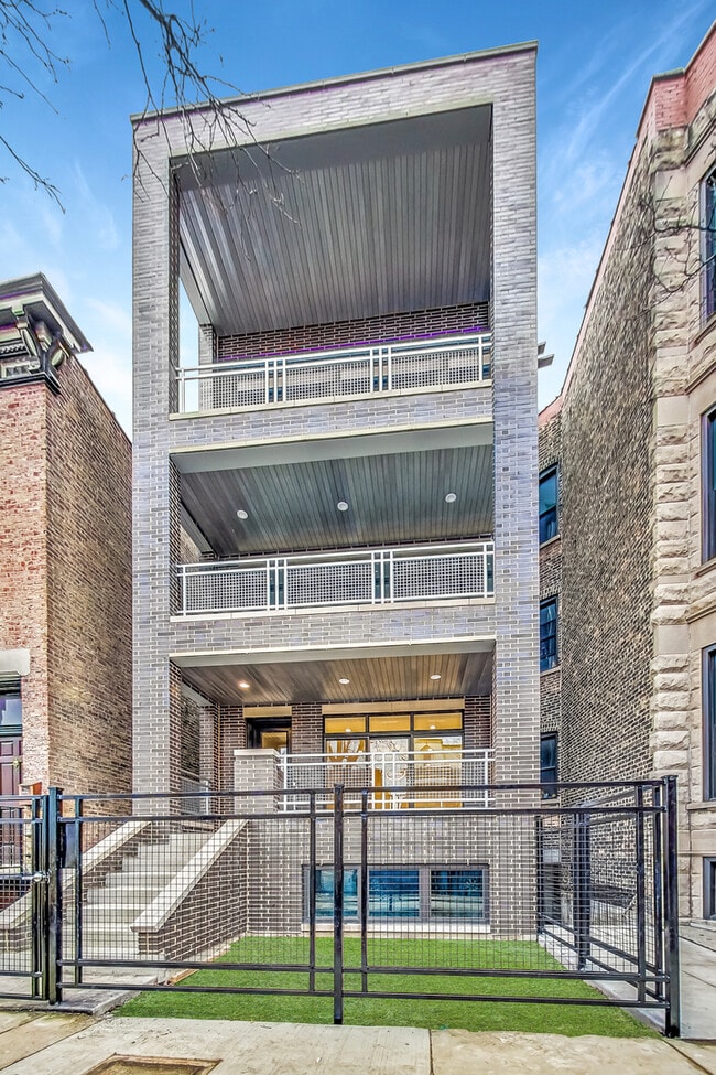 Building Photo - 1042 S Oakley Blvd Apartments