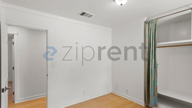 Building Photo - Unit