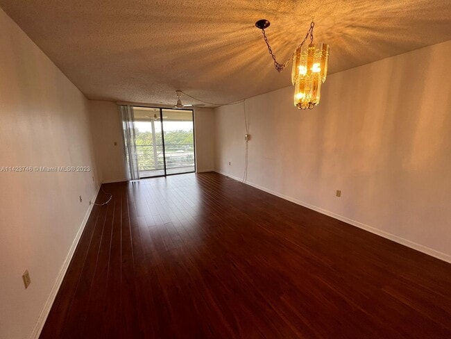 Building Photo - 1800 N Lauderdale Ave