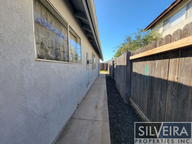 Building Photo - Charming 3 bed 2 bath home in Santa Maria
