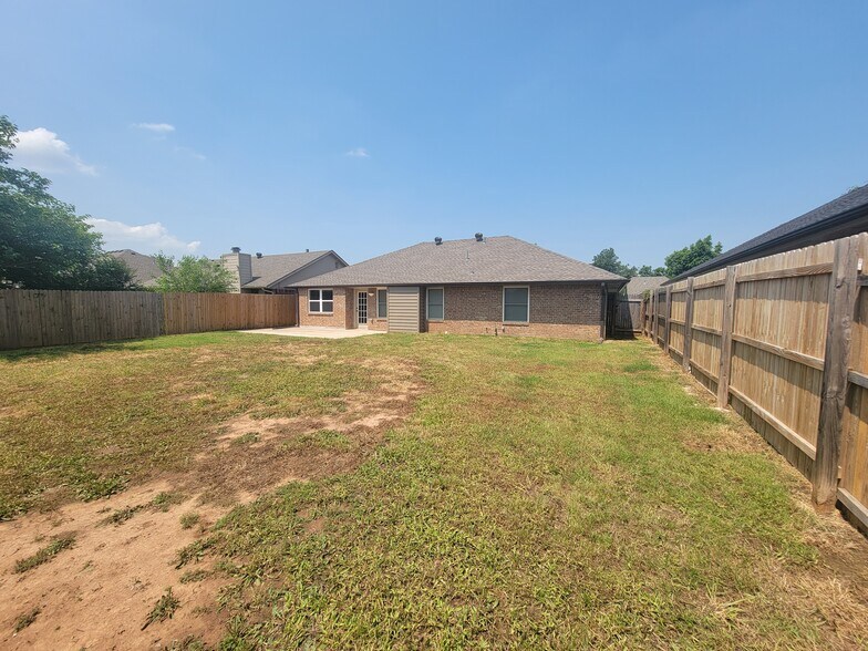 Building Photo - 1713 Wilderness Dr