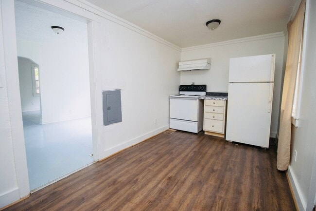Building Photo - Charming 3 Bed, 1 Bath - Available Now!