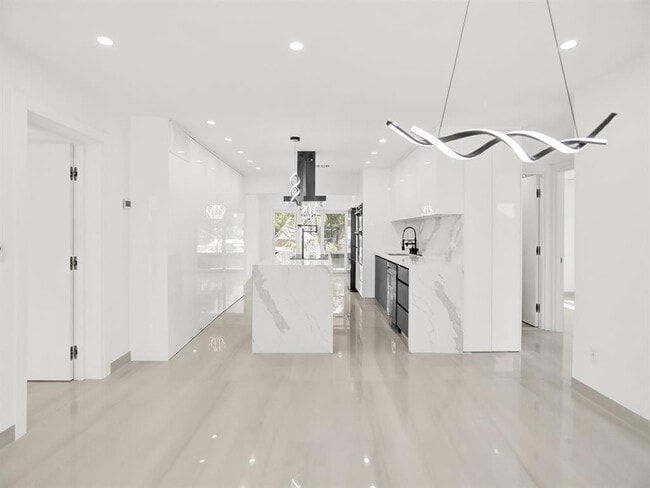 Building Photo - 4530 SW 34th Dr