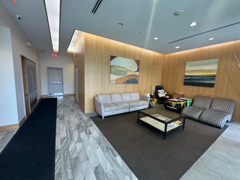 Building Photo - 595 Albany St