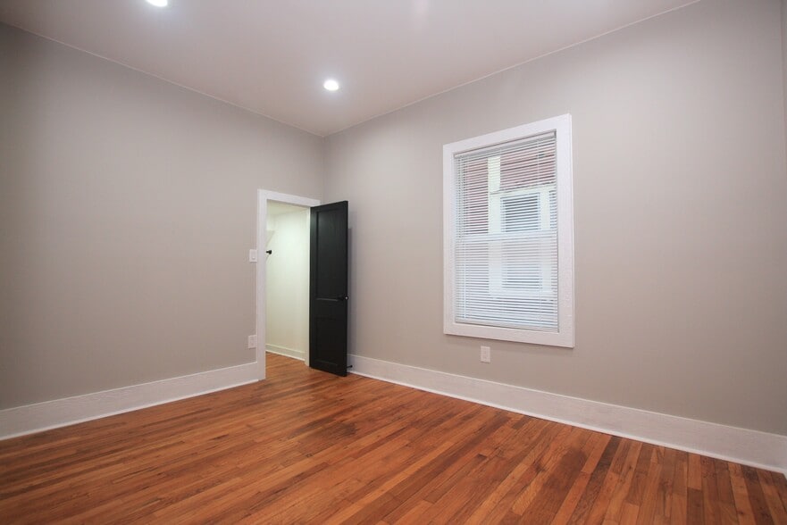 Building Photo - 5014 Seminole St