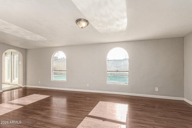 Building Photo - 1708 N Daffodil St