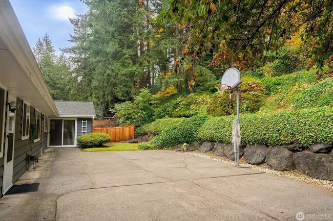 Building Photo - 3bd/2.25ba Bellevue Home
