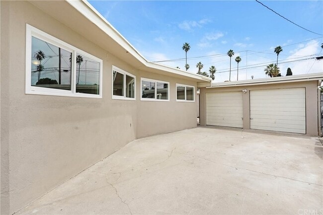 Building Photo - 2127 N Mountain View Ave