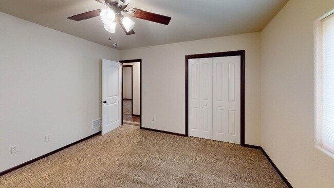 Building Photo - Stylish Living in a 3-Bed, 2-Bath Home wit...