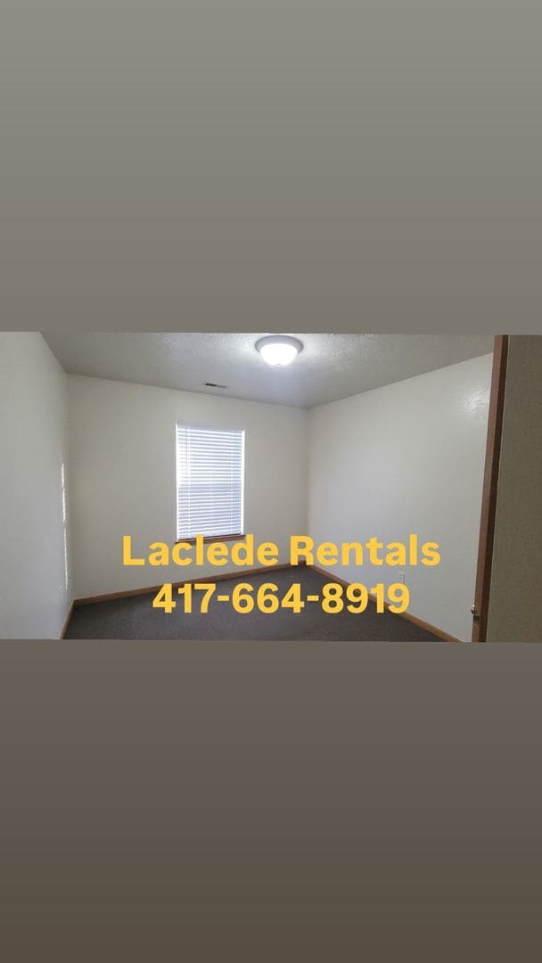 Building Photo - 3 BED 2  BATH DUPLEX