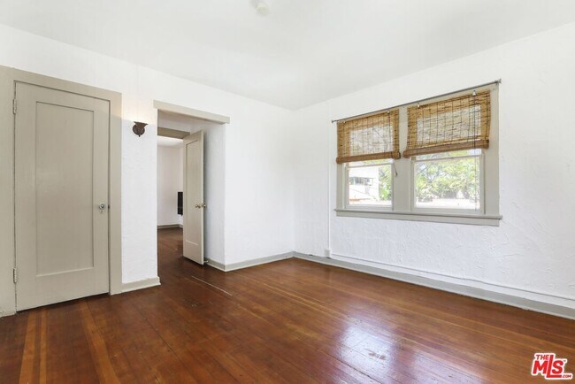 Building Photo - 1159 N Fuller Ave
