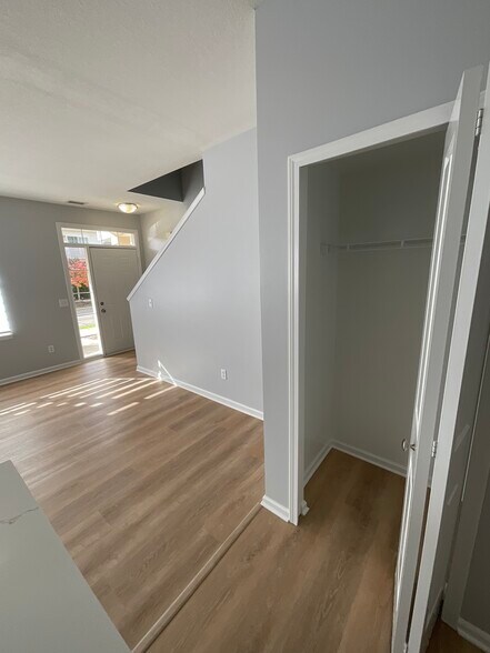 Building Photo - 28957 Cullen Dr