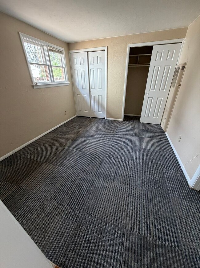 Building Photo - Charming 3 Bedroom Ranch Home for Rent in the Heart of Colorado Springs