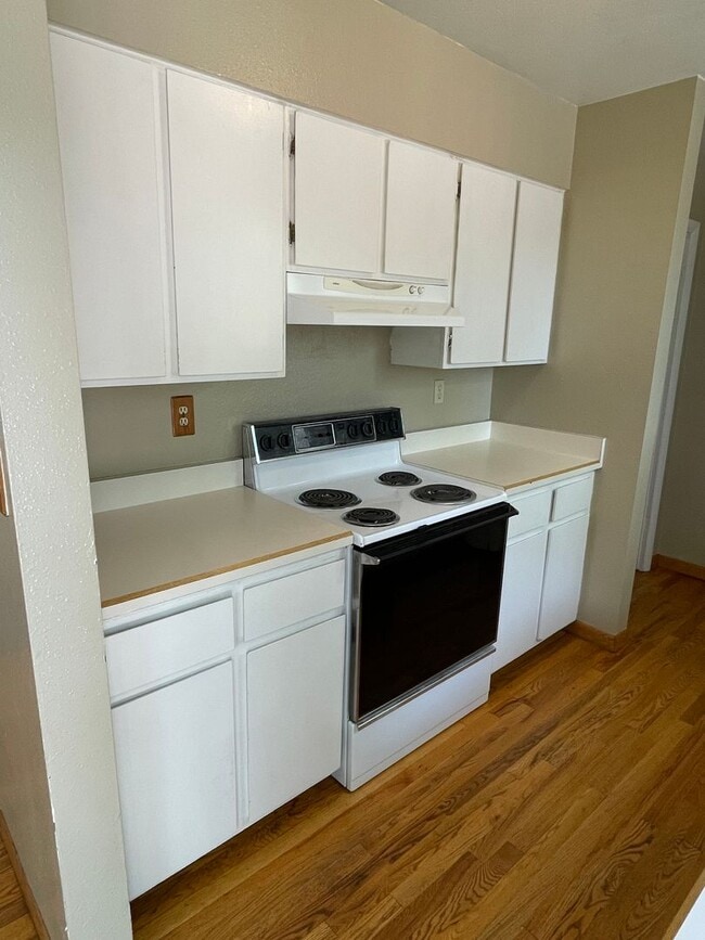 Building Photo - STUDENTS WELCOME! 4 Bed 2 Bath Home in West Ft Collins w/ Garage and Fenced Yard