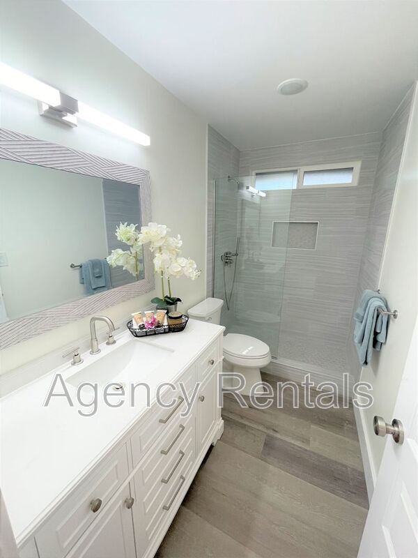 Building Photo - 3036 Monsarrat Ave
