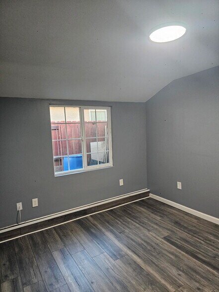 Building Photo - 318 E Creston St