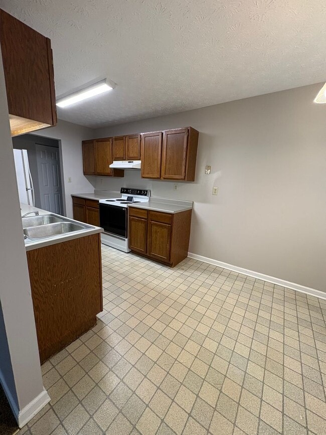 Building Photo - Spacious 2 Bedroom Duplex on Dale Drive!