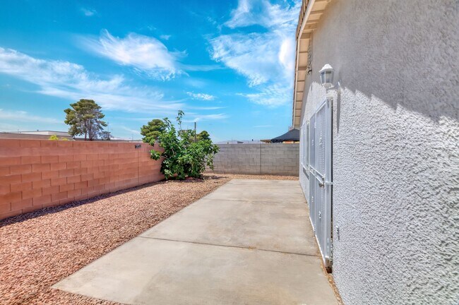 Building Photo - BEAUTIFUL SINGLE-STORY HOME LOCATED IN LAS VEGAS