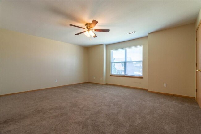Building Photo - 230 Meadow Ct