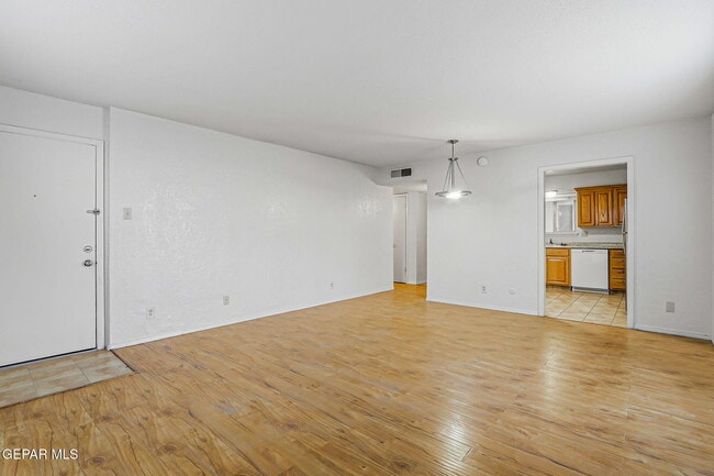 Building Photo - 4433 N Stanton St