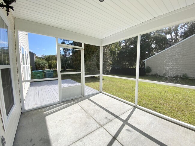 Building Photo - 19 Saluda Way