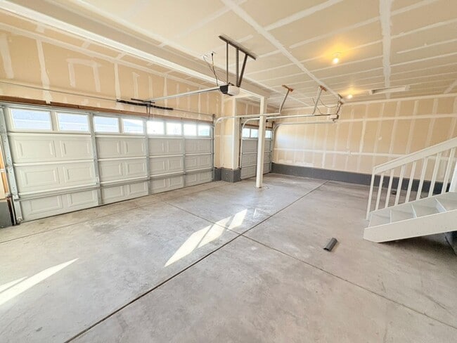 Building Photo - Beautiful 3 Bed, 2.5 Bath House in Windsor!