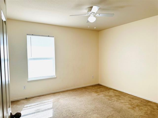 Building Photo - 704 White Fields Way