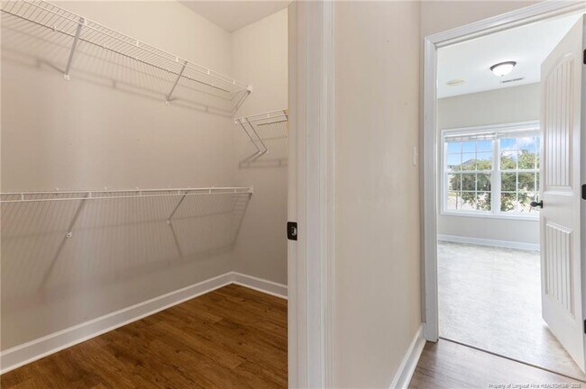 Building Photo - 573 Wedgefield Dr