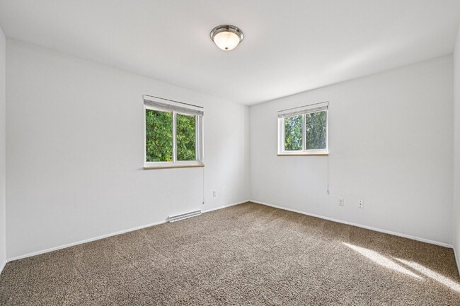 Building Photo - Welcome to this spacious 3+ bed, 2-bath bi-level home in Arvada - Available Now!