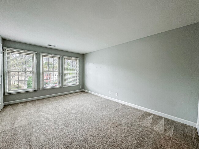 Building Photo - Fantastic 2 Bed 2.5 Bath Condo With A Spac...