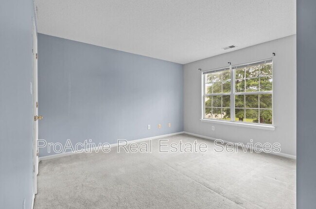 Building Photo - 11 Camellia Ln
