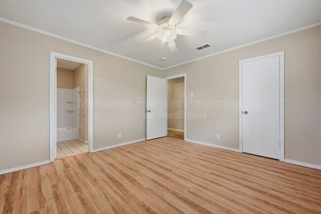 Building Photo - 2502 Turtle Creek Dr