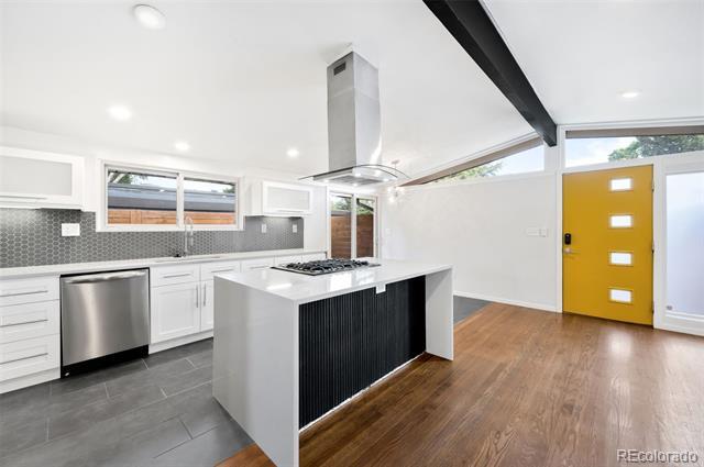 Building Photo - 2465 S Newton St