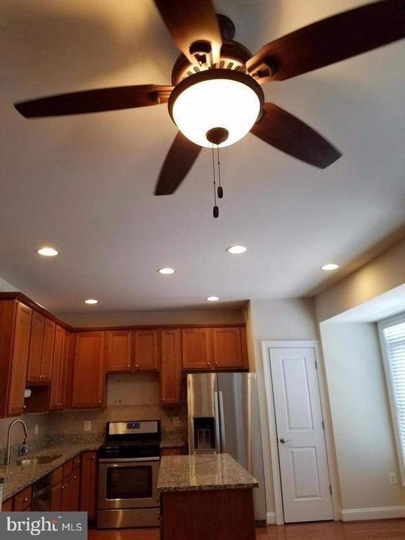 Building Photo - 5985 Meadow Brook Dr