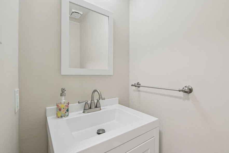 Building Photo - 9934 Longford Ct