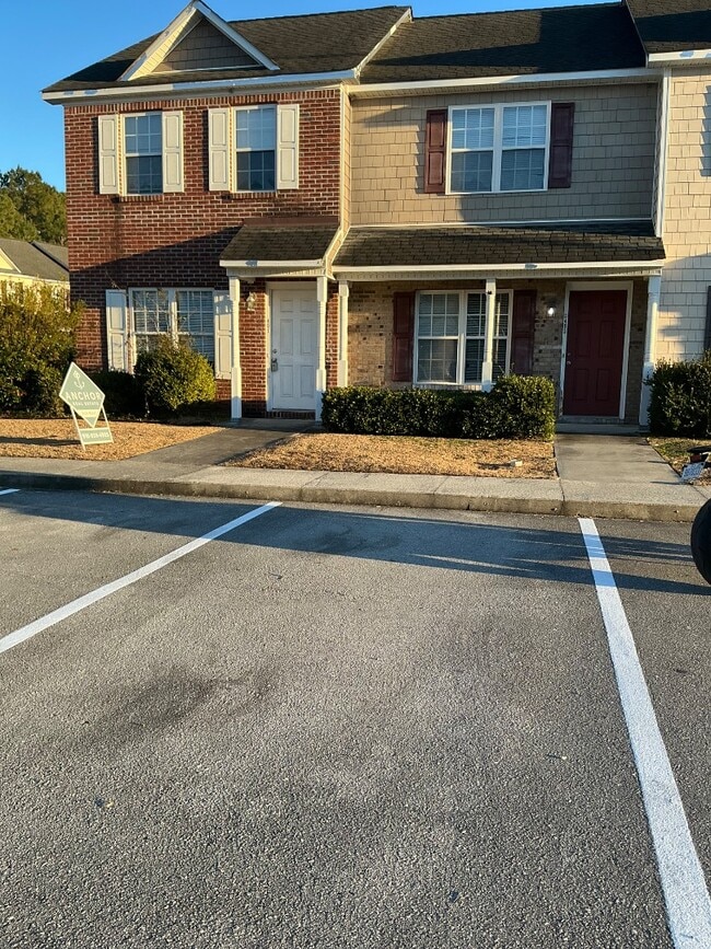 Building Photo - 403 Springwood Dr
