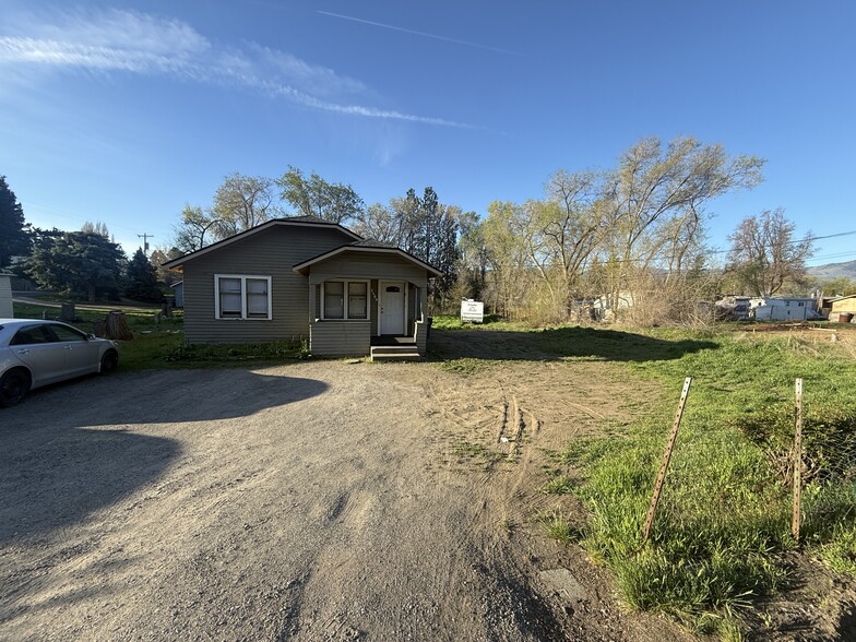Building Photo - 1568 3rd St NE