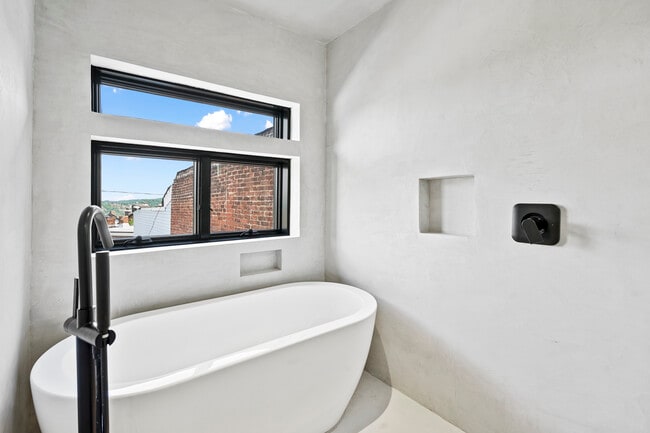 Building Photo - 4037 Penn Ave