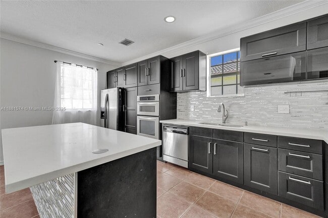 Building Photo - 3041 SW 88th Ave