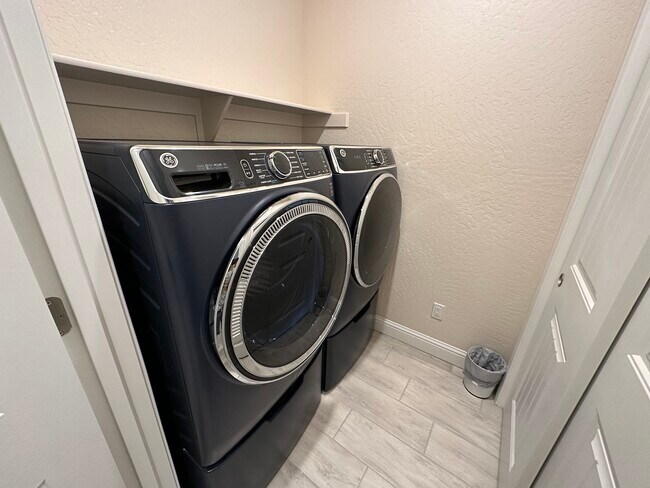 Building Photo - 2419 W Heather Ln