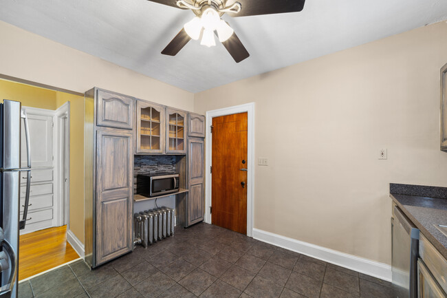 Kitchen - 10206 Clifton Blvd