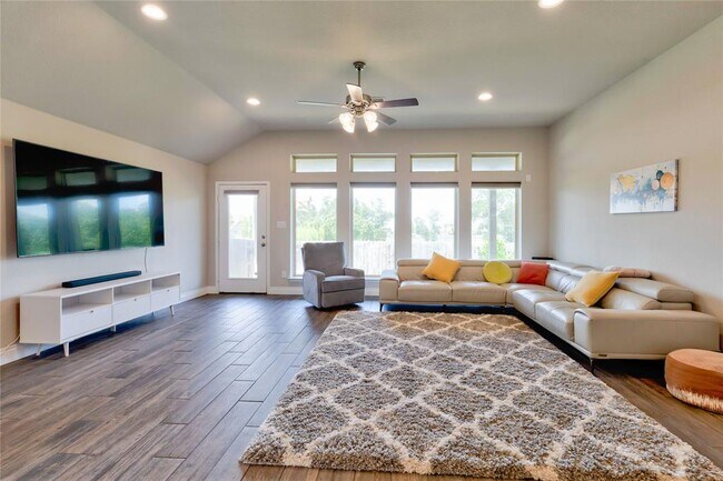 Building Photo - 2424 Burberry Ln