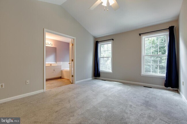 Building Photo - 6213 Stratford Ct