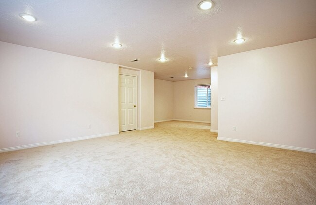 Building Photo - 1026 E 100 S