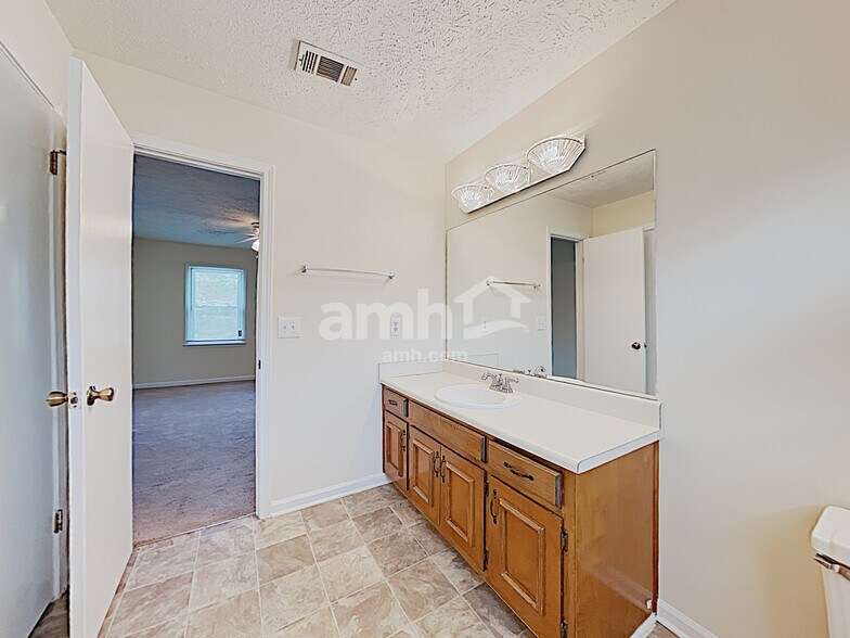 Building Photo - 4121 S Fork Dr