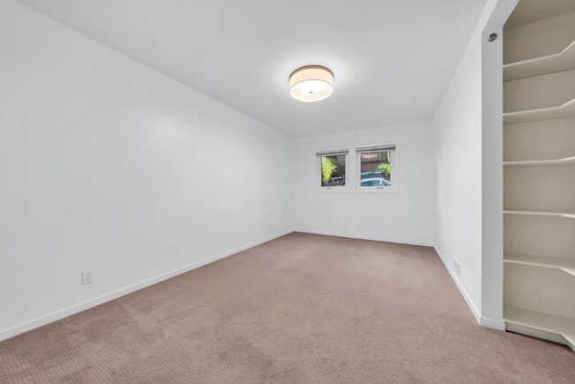 Building Photo - 280 Angelita Ave